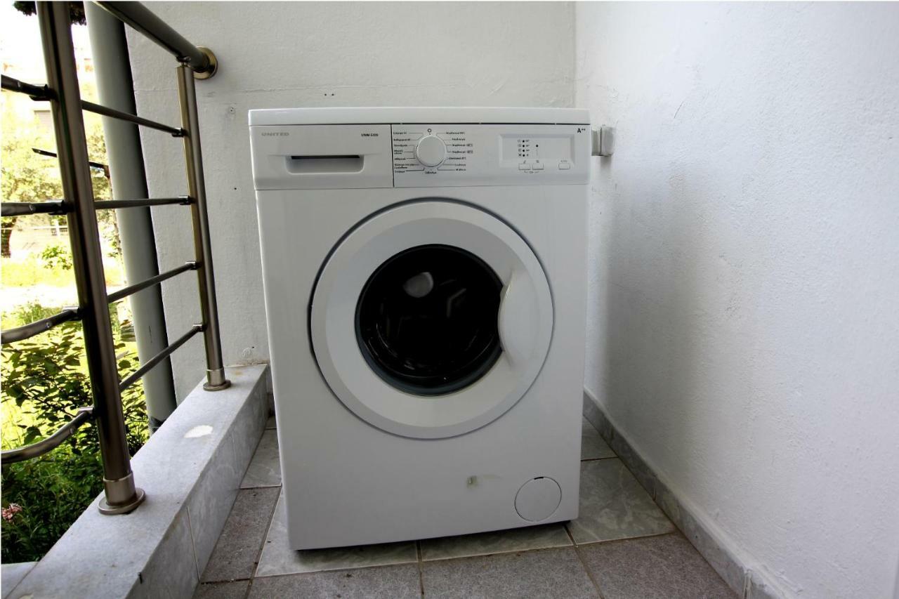 Dimitris Flat Apartment Néoi Epivátai Luaran gambar