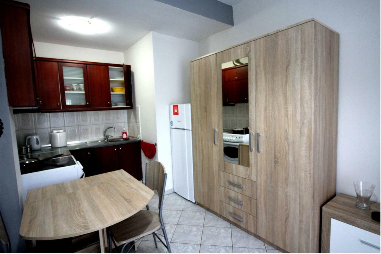 Dimitris Flat Apartment Néoi Epivátai Luaran gambar